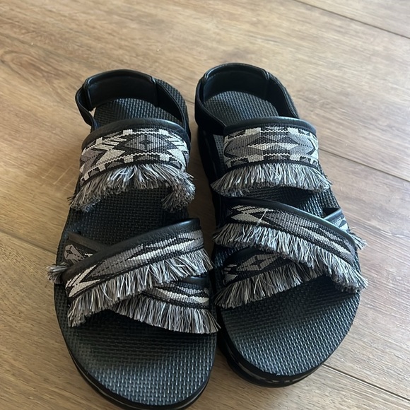 Teva Women's Flatform Ceres Embroidery-Fringe Platform Sandals in Black Size 8 - Picture 3 of 7